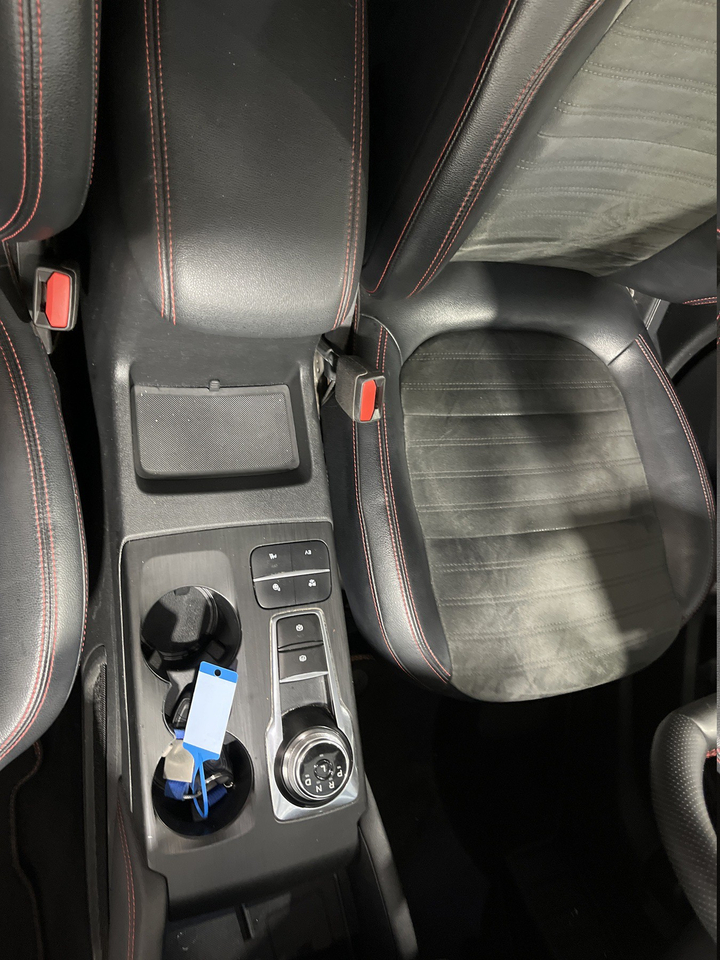 Ford Kuga — photo 75