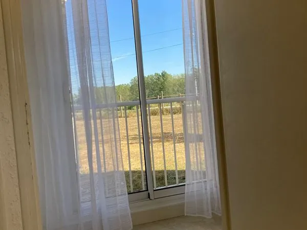 Appartement T2 rénové résidence La Couronne