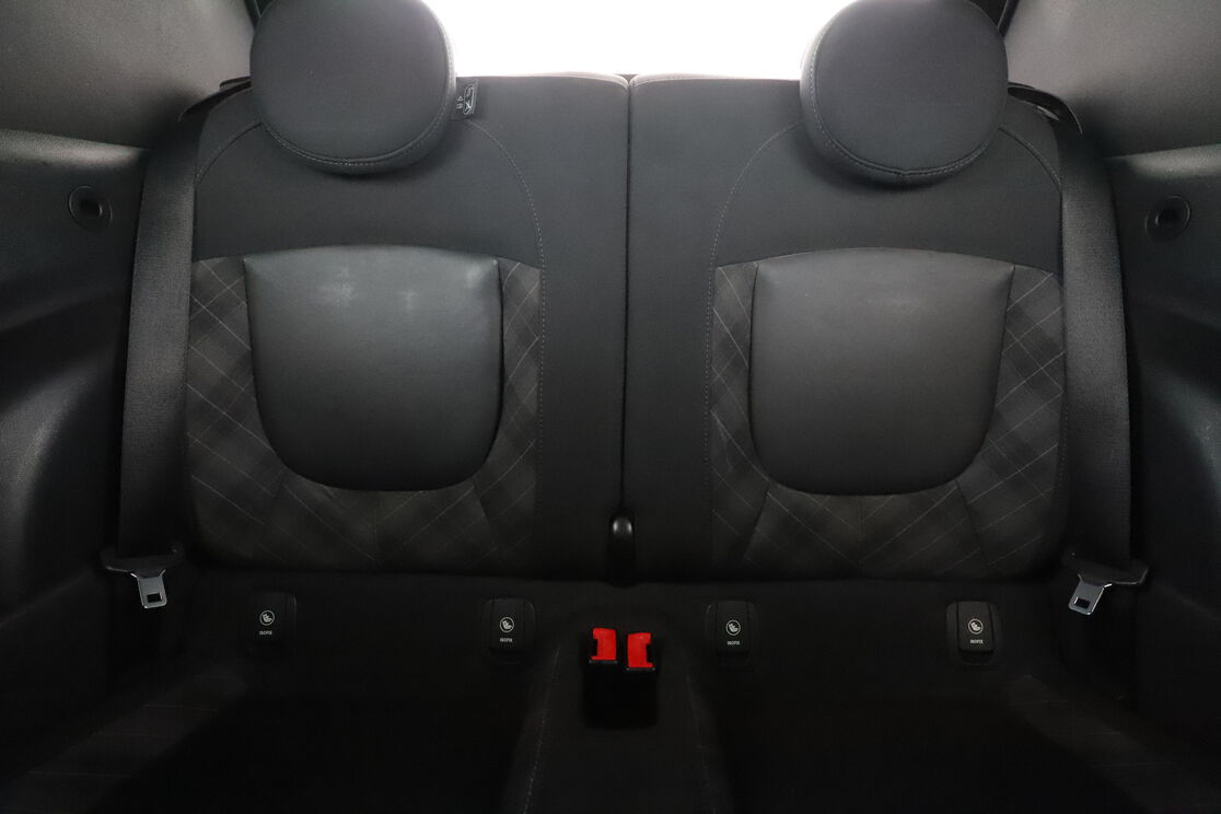 MINI Cabrio Cooper SD Finition Red Hot Chili BVA6 — photo 14