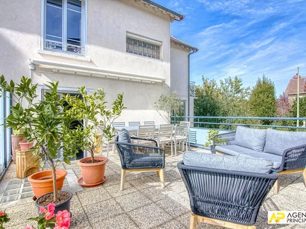 Vends maison - 202.47 m² - 3 pièces, 4 chambres - Versailles 78000