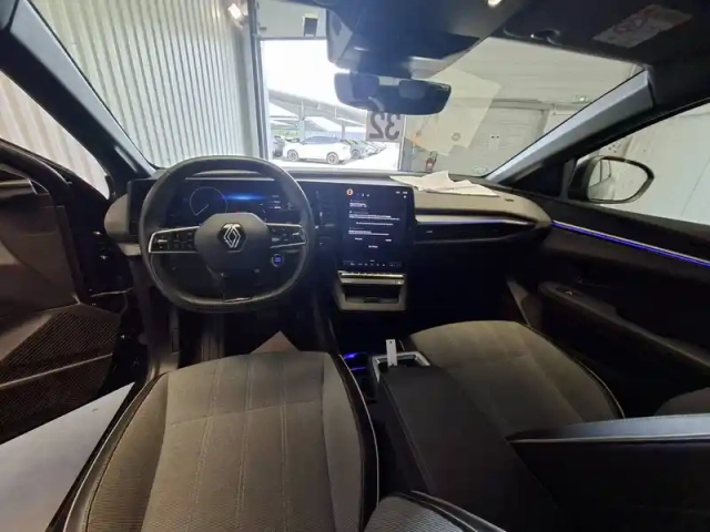 Renault Megane e-tech ev60 220 ch super charge — photo 11