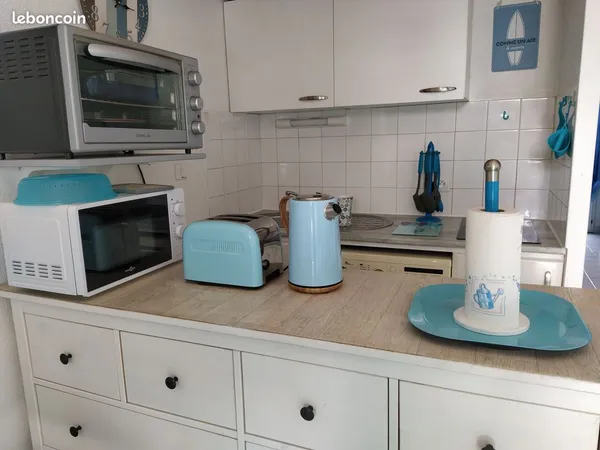 REZ-de-JARDIN tout bleu en BORD de MER