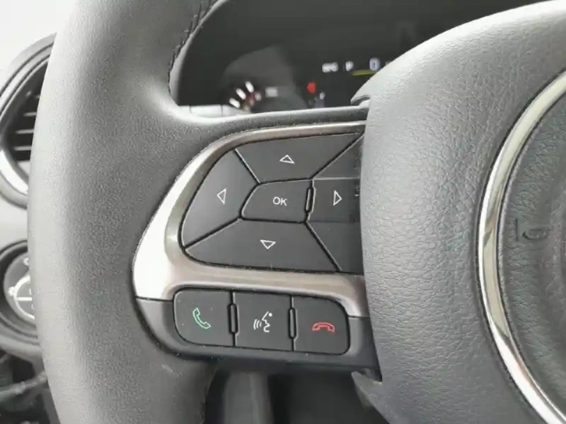 Jeep Renegade 1.3 turbo t4 190 ch phev at6 4xe eawd edition limitee central park — photo 19