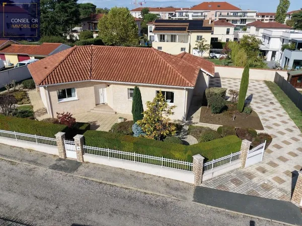 Maison plain pied 116 m², 4 pièces, 3 chambres avec jardin de 850 m² - Craponne
