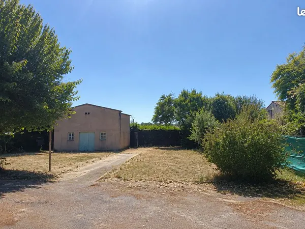 Terrain 332 m² avec local 60 m² - Poitiers Breuil-Mingot