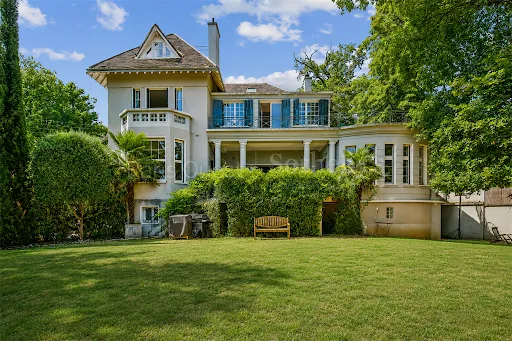 Maison 12 pièces 594 m²