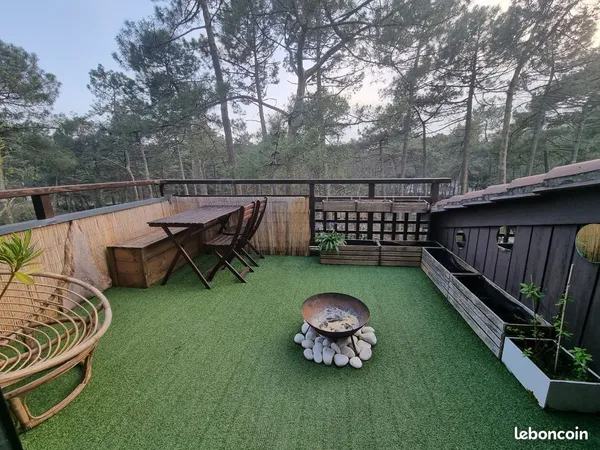 Appartement duplex carcan avec terrasse pres lac