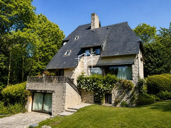 VILLA DANS UN DOMAINE PRIVÉ