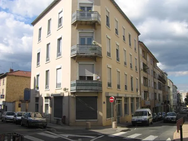 VILLEFRANCHE Ctr local 150 + 90 m2 A LOUER