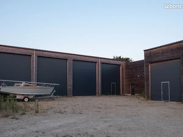 Box de stockage, garage, parking, atelier, entrepôt, garde meubles, local, costockage