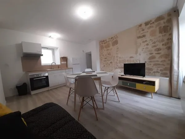 Studio meublé dans le centre ville de Thiviers