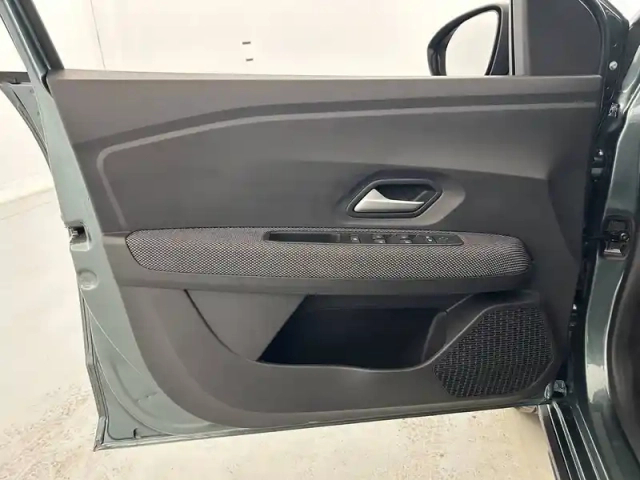 Dacia Sandero eco-g 100 gsr2 — photo 21