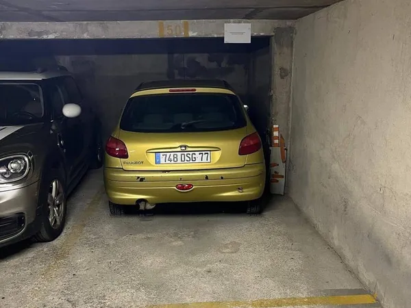 Parking 12 m²