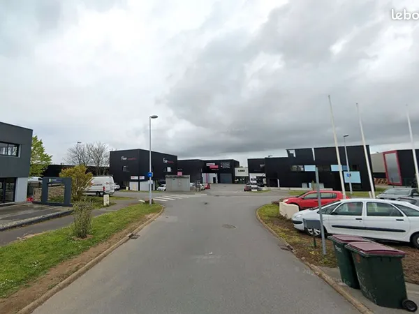 Local 100 m² GUIPAVAS