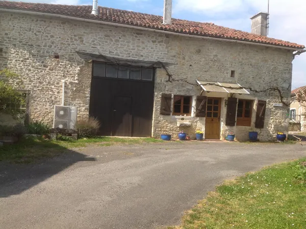 Grande maison dans la belle campagne