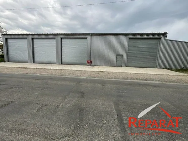 À LOUER - Local commercial / artisanal d'environ 630 m²