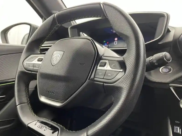 Peugeot 208 puretech 100 s&amp;s bvm6 — photo 13