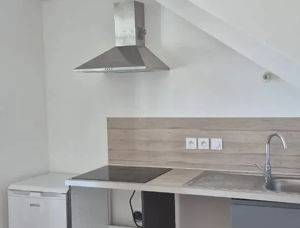 CLERMONT-FERRAND – SECTEUR HISTORIQUE – 2 PIÈCES – 1 CHAMBRE – 31 M² – CHARMANT APPARTEMENT AU 3ᵉ ÉT