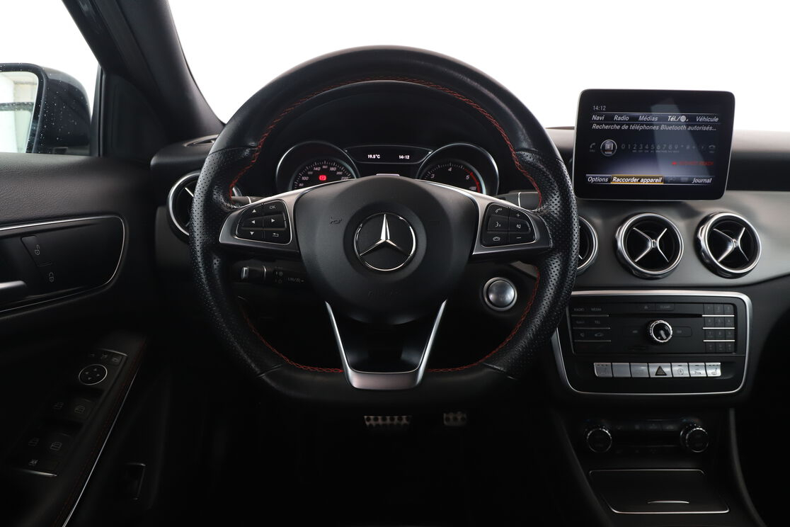 Mercedes-Benz GLA 220 d Fascination 7G-DCT — photo 16
