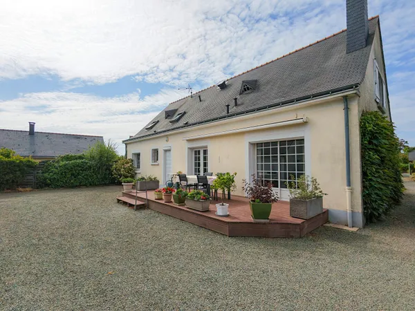 Maison d'exception à vendre sur Saint Saturnin sur Loire, havre de paix et de lumière
