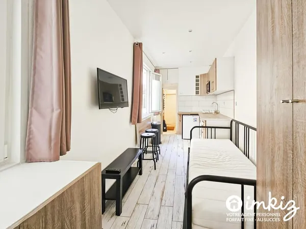 Studio rénové rue piétonne au calme