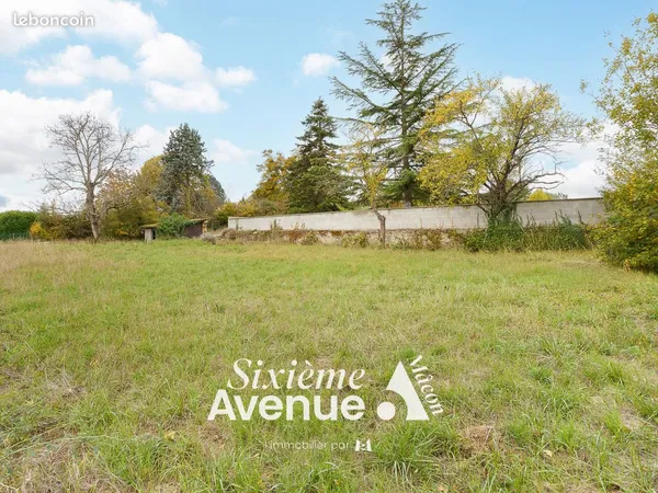 Terrain 742 m² IGE