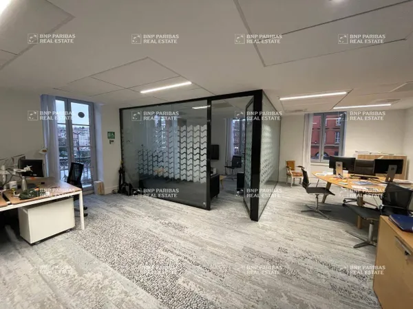 Bureaux 836 m²
