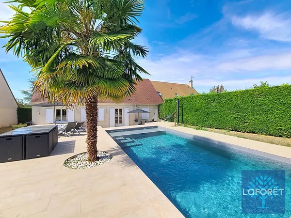 Pavillon familial avec piscine et spa à Morigny-Champigny
