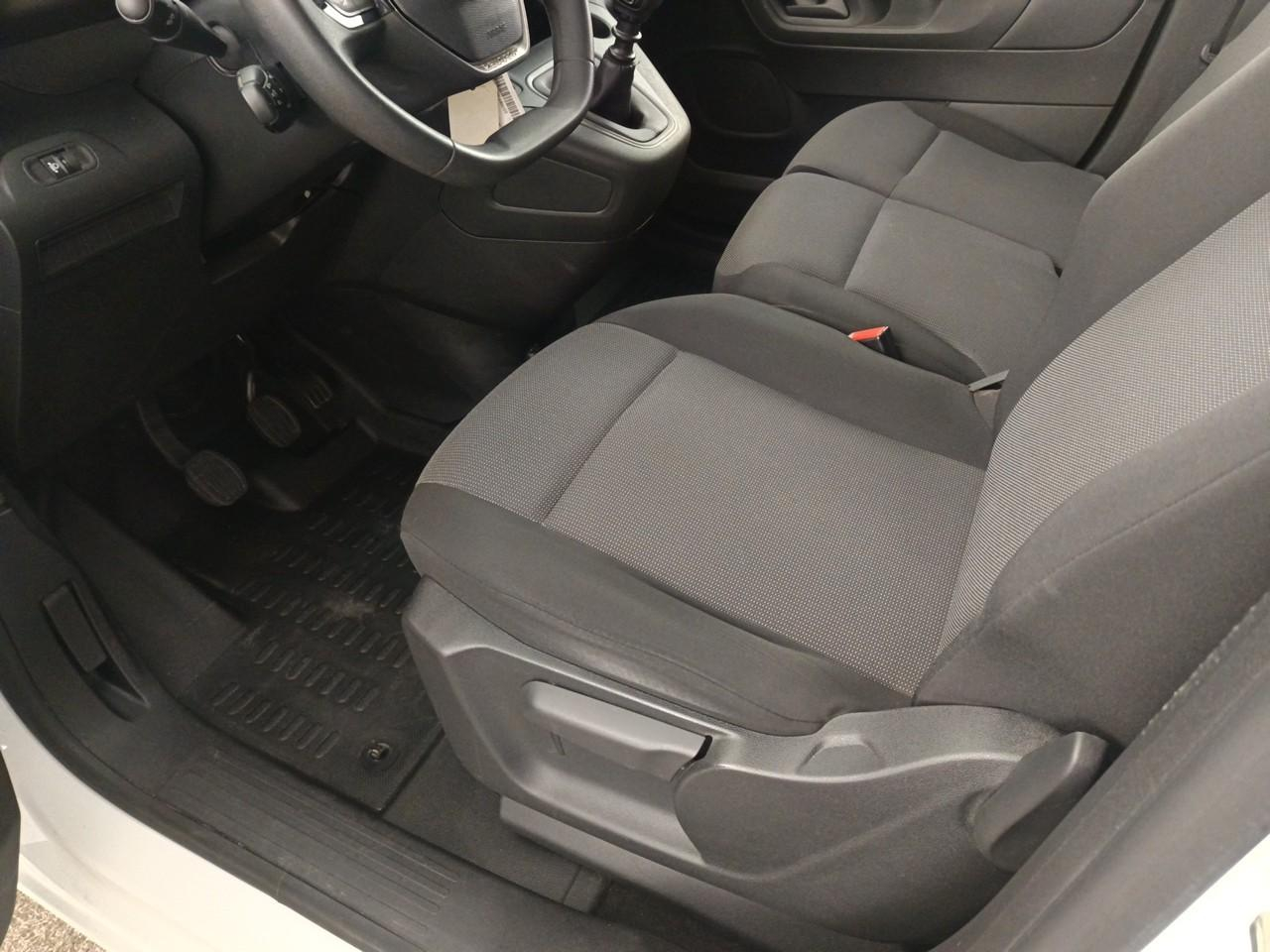 Peugeot Partner fourgon standard 650 kg bluehdi 100 s&s bvm6 premi — photo 27