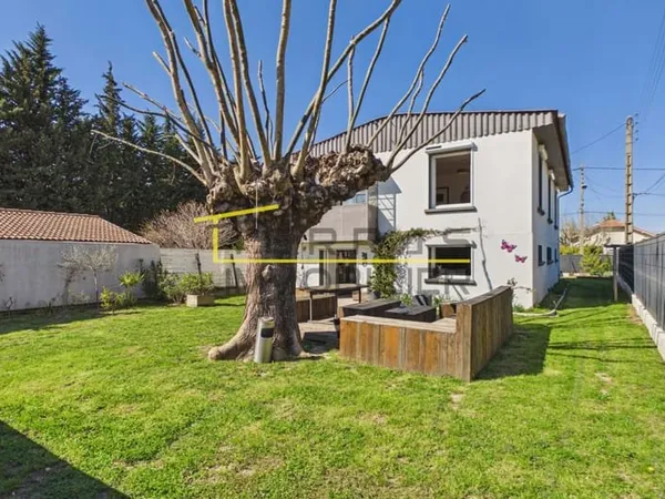 Maison familiale au coeur de l'enclave des papes