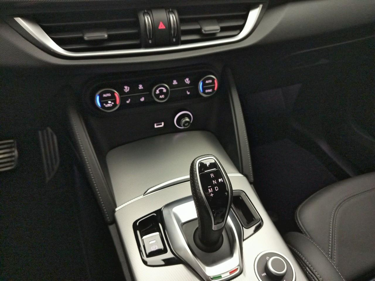 Alfa Romeo Stelvio 2.2 160 ch at8 veloce — photo 17