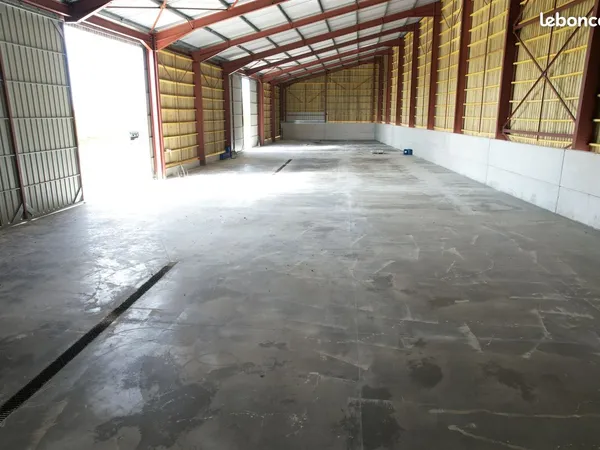 100 m² dans hangar fermé - Vaudoy-en-Brie