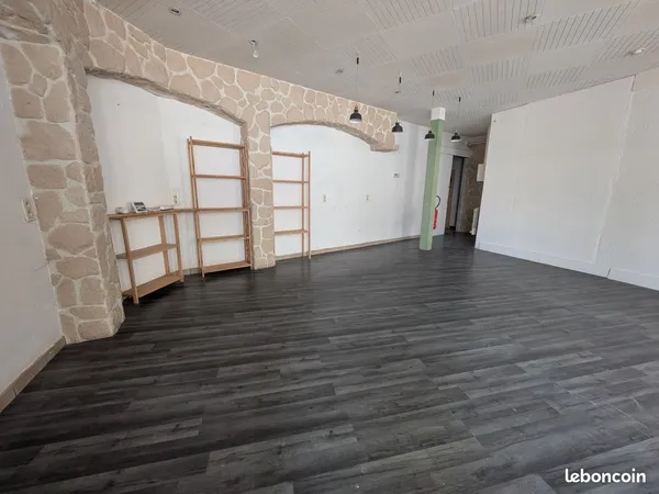 Local commercial 50 m² - Plein centre de Feurs