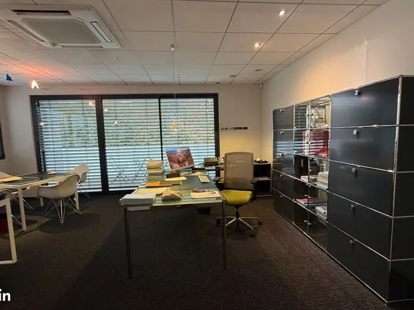 Bureau de standingau Parc des Collines