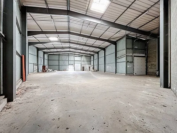 Entrepôt 660 m²