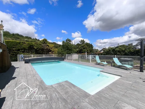 Maison familiale garage piscine trois chambres