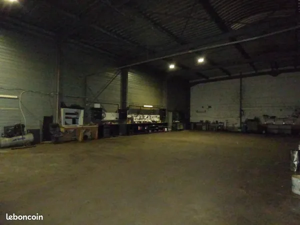 Commerce autos 440 m²