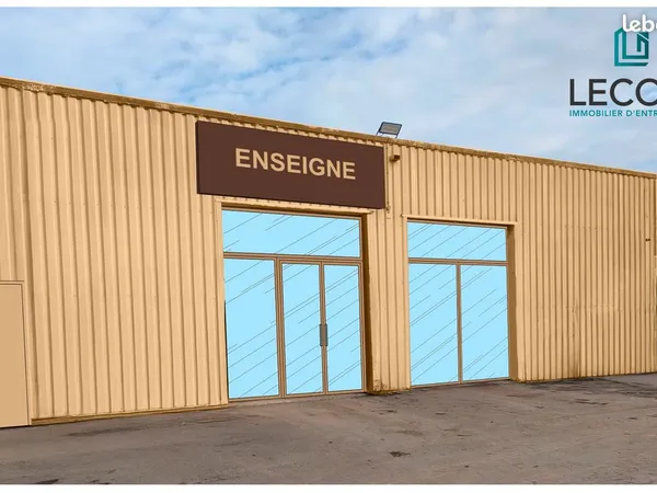 Cellule commerciale / Bureaux 295 m² à Saint BERTHEVIN