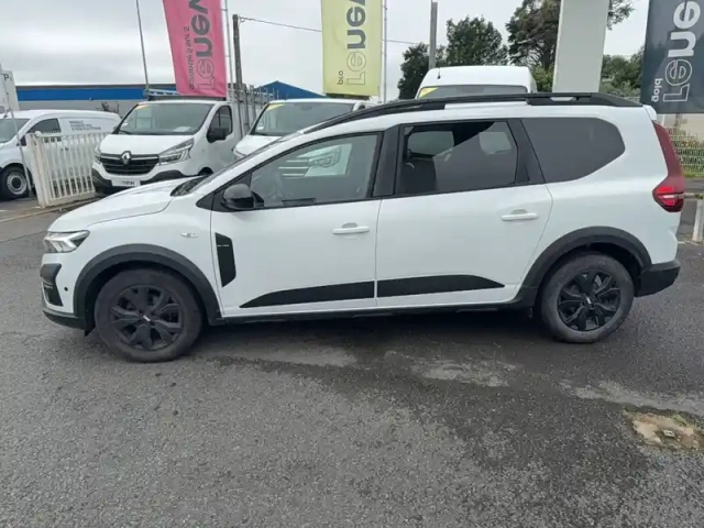 Dacia Jogger tce 110 5 places — photo 2