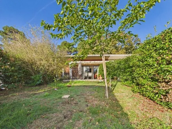A vendre maison au calme avec 3 chambres et jardin