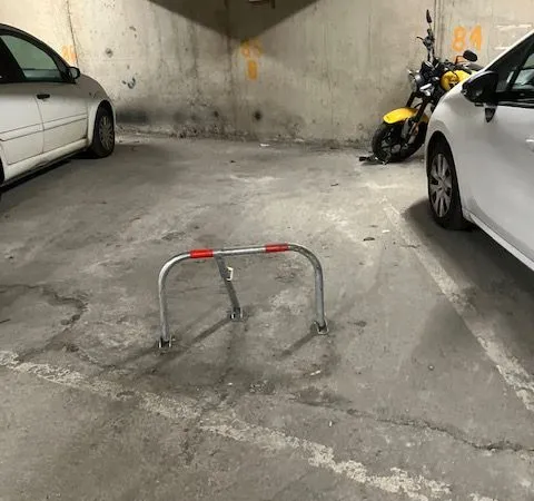 Location emplacement parking interieur