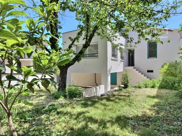 Maison de charme rénovée avec jardin, garages et excellent DPE