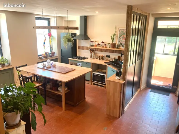 Maison familiale de caractère rénovée 102m2 - grand jardin, cave, dépendance