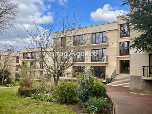 Appartement d'Exception 202 m² - Résidence Privée Sécurisée - Balcon, Parkings, Cave - Saint-Nom-La-