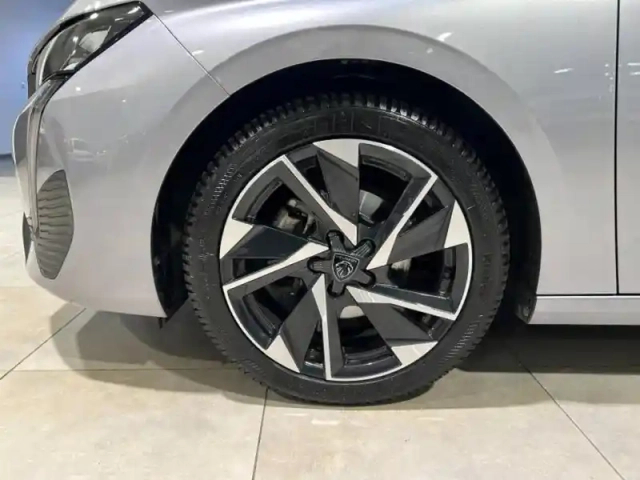 Peugeot 308 1.2 puretech 130ch s&amp;s allure pack eat8 — photo 12