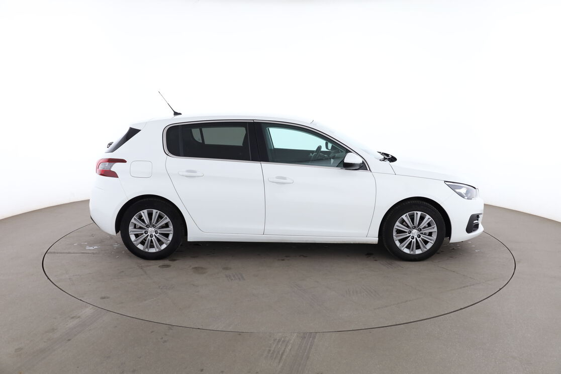 Peugeot 308 1.2 PureTech Allure — photo 6