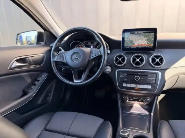 Mercedes Gla 180 business edition pack style — photo 8