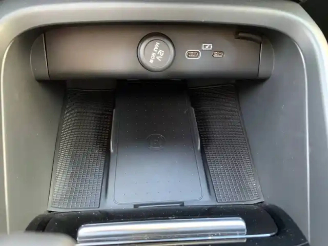 Volvo C40 recharge 238 ch 1edt — photo 17
