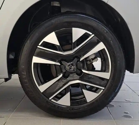 Peugeot 208 hybrid 100 e-dcs6 — photo 19