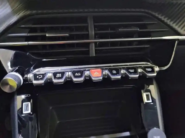 Peugeot 208 puretech 100 s&amp;s bvm6 — photo 25